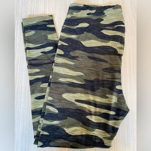 Lularoe TC2 camoflauge leggings